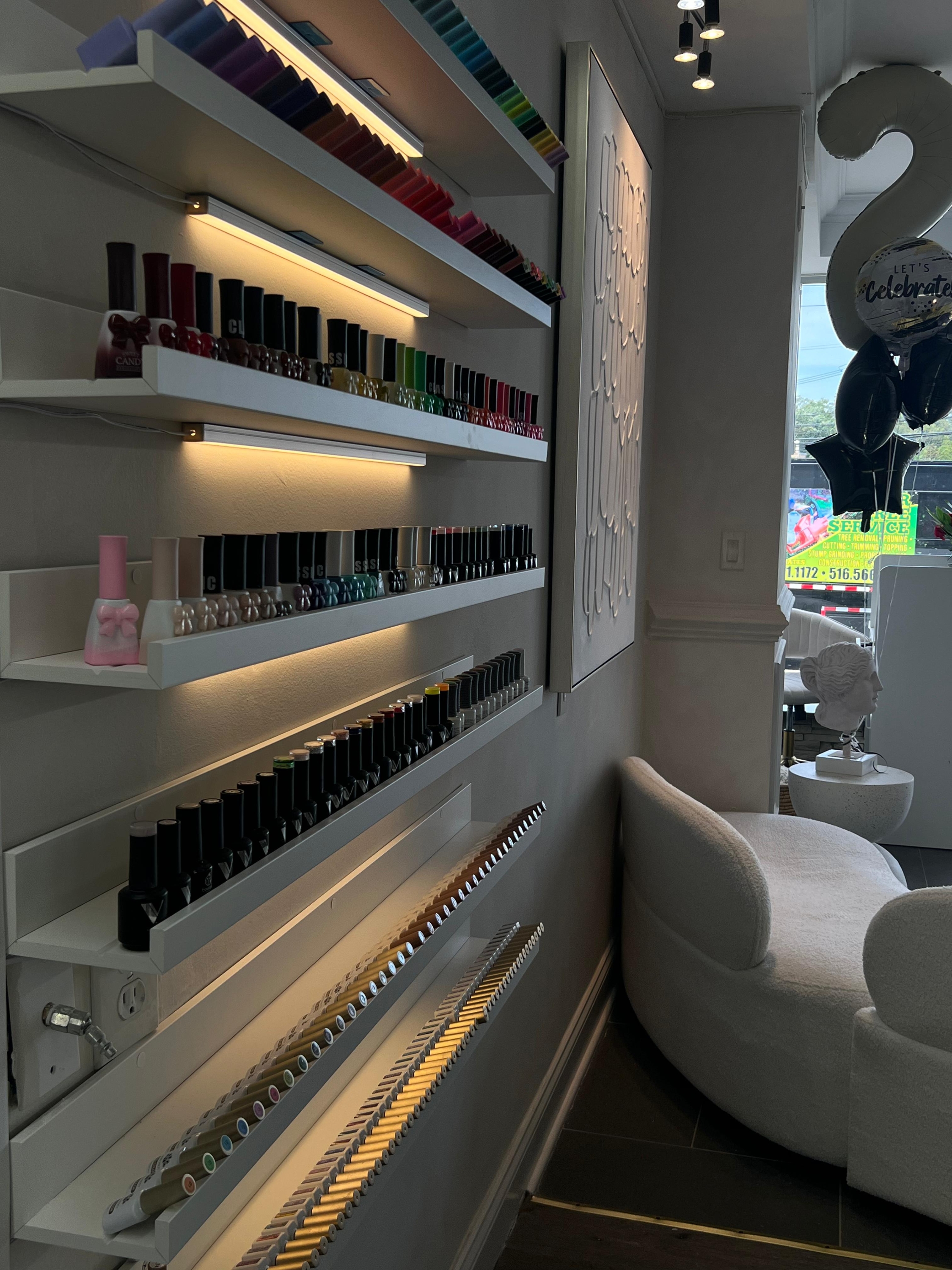 135 Sunrise Highway - Store Front